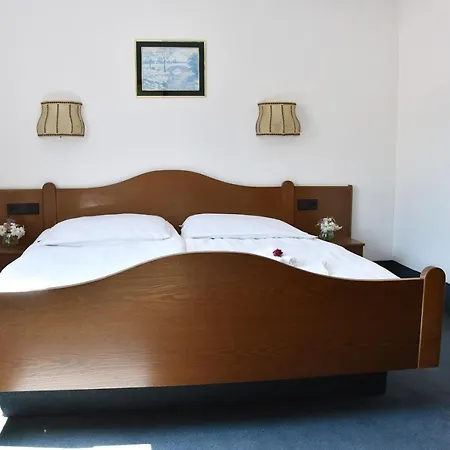 Szálloda Goldene Rose