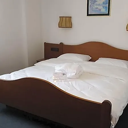 Ξενοδοχείο Goldene Rose 3*