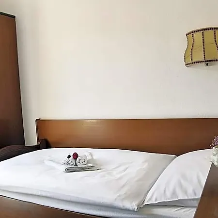 Ξενοδοχείο Goldene Rose 3*